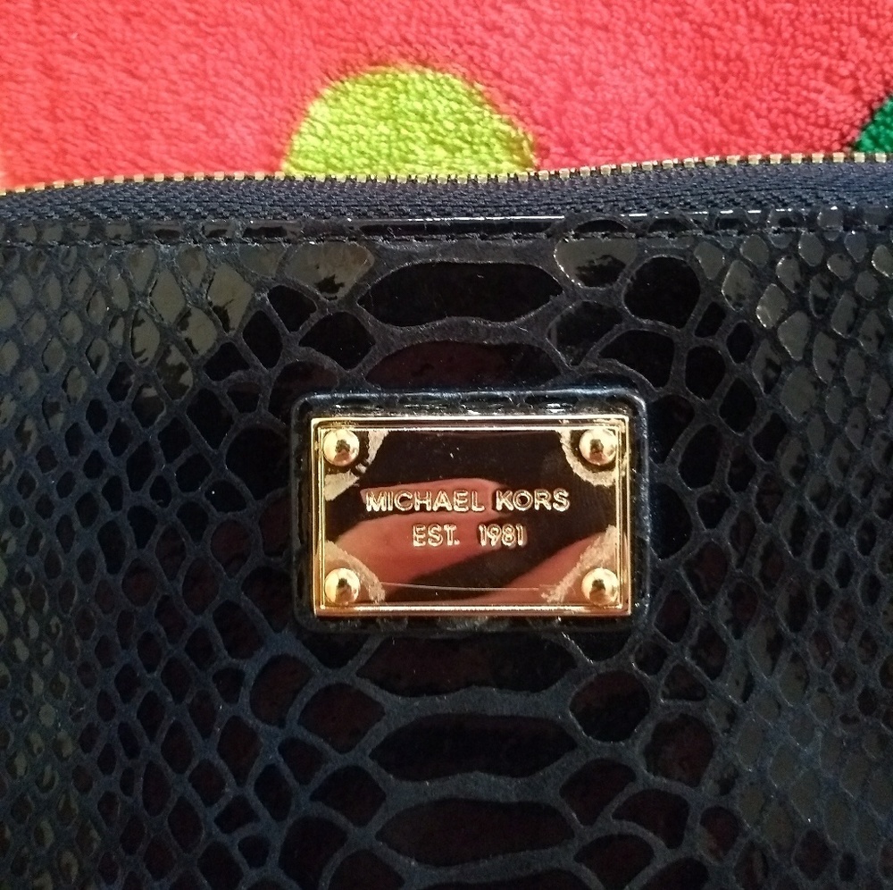 ⭐Sale⭐ PRICE FIRM!!!! Michael Kors Wristlet - Picture 4 of 7